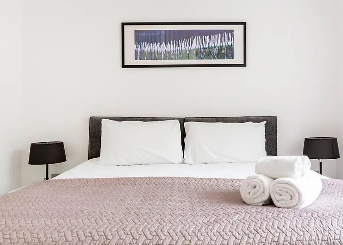 Central London - 2 Beds - Sleeps 4 - Lift