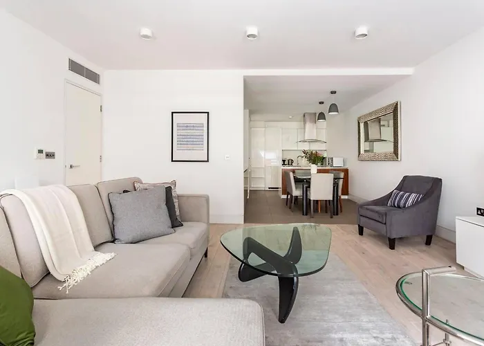 Central London - 2 Beds - Sleeps 4 - Lift